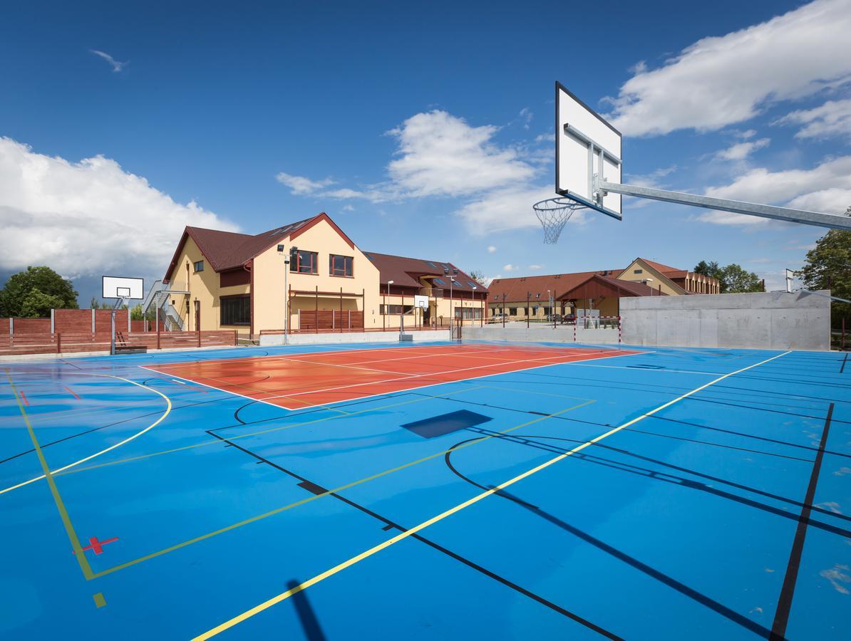 Sport Relax Hotel Na Kopecku Krinec Ngoại thất bức ảnh
